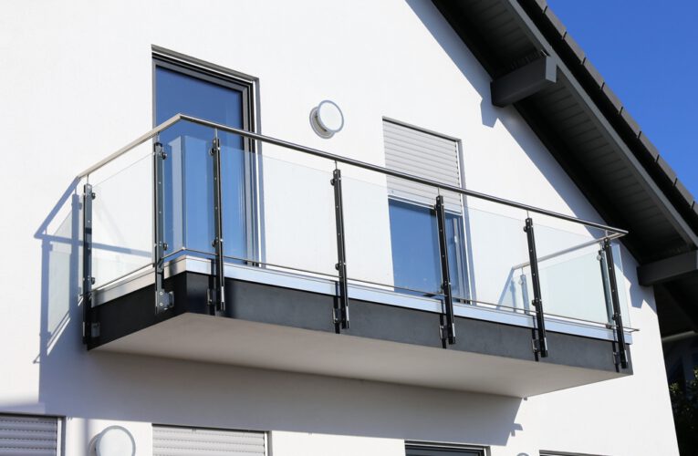 Balustrada balkonowa – czy warto zrobić to samodzielnie?