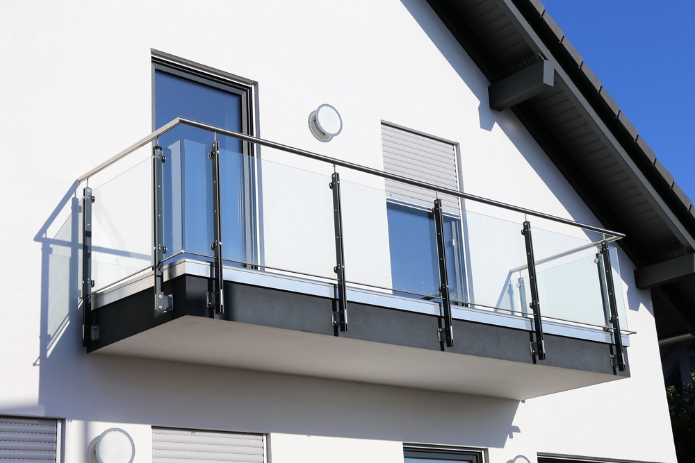 Balustrada balkonowa - czy warto zrobić to samodzielnie?