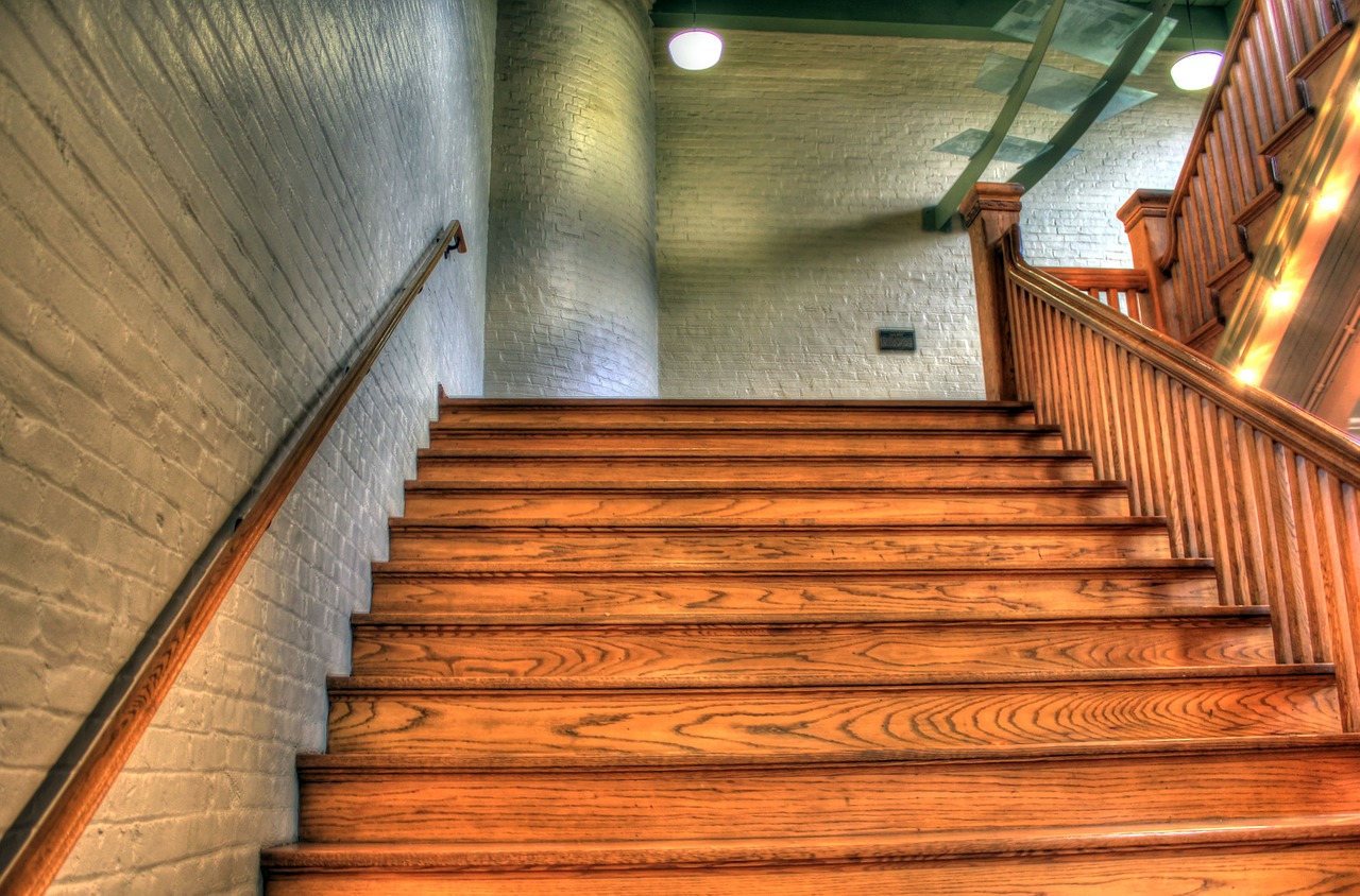 Zakup schodów drewnianych w Warszawie – rodzaje