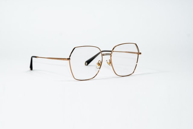 Jak dobrać odpowiednie okulary? Optyk z Grodziska Mazowieckiego radzi