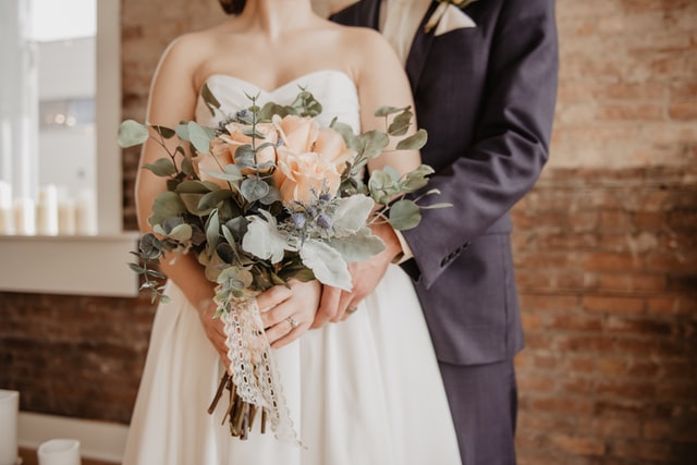 Pomysły na elegancki bukiet dla Panny Młodej – kwiaty na ślub
