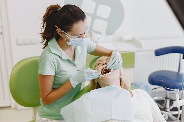 Aparat ortodontyczny – korzyści dla zębów