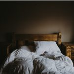 Jak odpowiednio dbać o łóżka jednoosobowe?