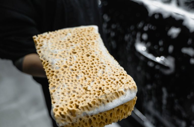 Jak skutecznie myć samochód po nałożeniu wosku – praktyczne wskazówki i porady
