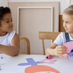 Nauka dla maluchów: Jak narysować kolorowe i zabawne auto dla dzieci