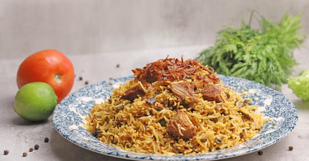 Odkryj wyjątkowe smaki kuchni indyjskiej: Co warto zjeść?